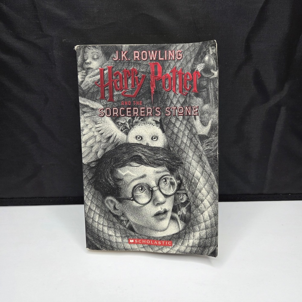 Harry Potter and the Sorcerer's Stone Book 1 Paperback Scholastic